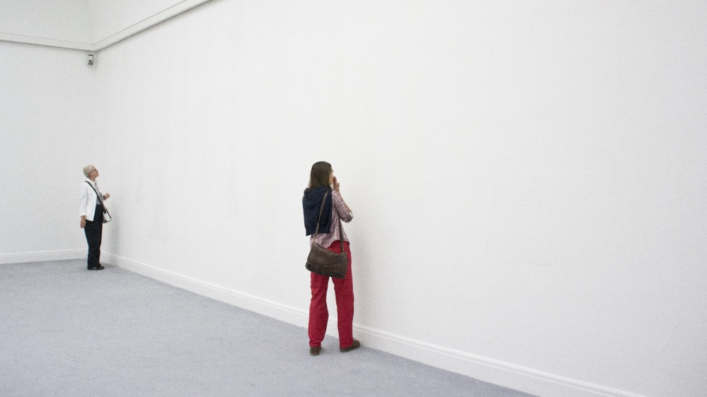 Heribert Friedl, Forest (Klein Elmeloo), 52 transparente Baumstämme, verschiedene Durfstoffe, Kunsthalle Kiel, 2012, Foto Heribert Friedl Installationsansicht