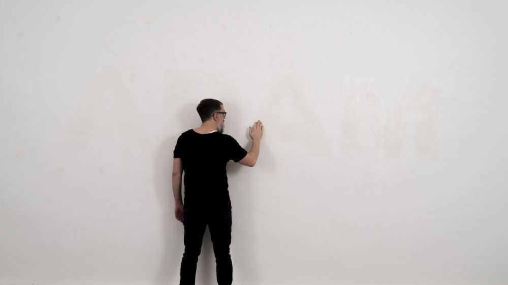 Heribert Friedl, Forest (Klein Elmeloo), 52 transparente Baumstämme, verschiedene Durfstoffe, Kunsthalle Kiel, 2012, Foto Heribert Friedl Heribert Friedl, Forest (Klein Elmeloo), 52 transparente Baumstämme, verschiedene Durfstoffe, Kunsthalle Kiel, 2012, Foto Heribert Friedl
