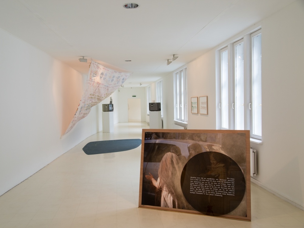 Katrin Ströbel, Colonize My Mind, Installationsansicht, Stadtgalerie Saarbrücken, 2016 Katrin Ströbel, Colonize My Mind, Installationsansicht, Stadtgalerie Saarbrücken, 2016