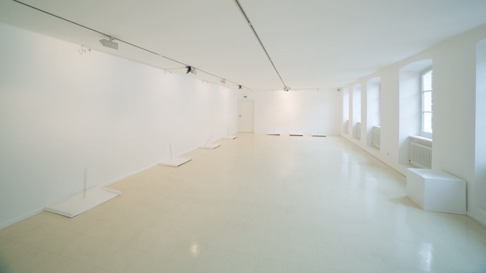 Max Eastley, Rotations 3, 2016, Installationsansicht Stadtgalerie Saarbrücken, Foto: Anton Minayev Installationsansicht Two Measures Of Time