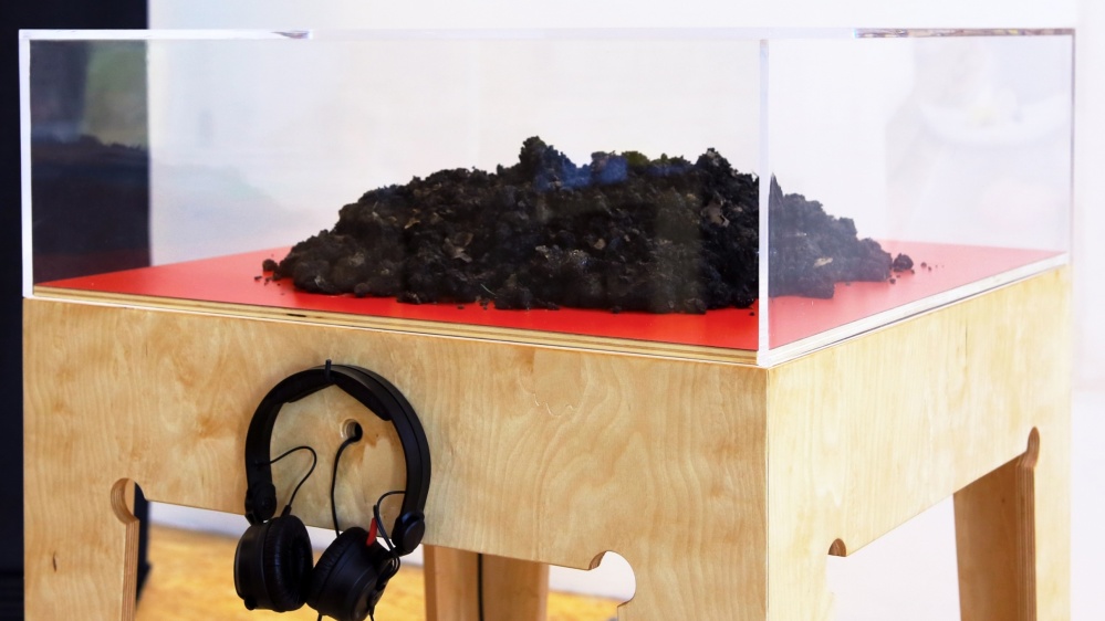 François Martig, "Gas Place", 2015, kontaminierte Erde aus Verdun, Stereo Sound François Martig, "Gas Place", 2015, kontaminierte Erde aus Verdun, Stereo Sound