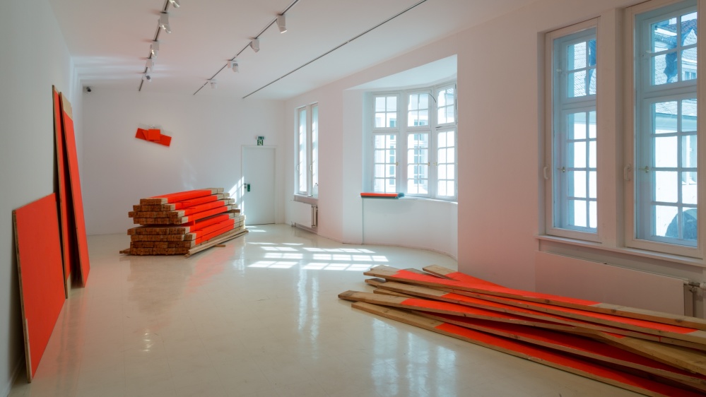 Russell Maltz, "Accu-Flo", 1998, Rauminstallation, Installationsansicht Stadtgalerie Saarbrücken, Foto Anton Minayev Russell Maltz, "Accu-Flo", 1998, Rauminstallation, Installationsansicht Stadtgalerie Saarbrücken, Foto Anton Minayev