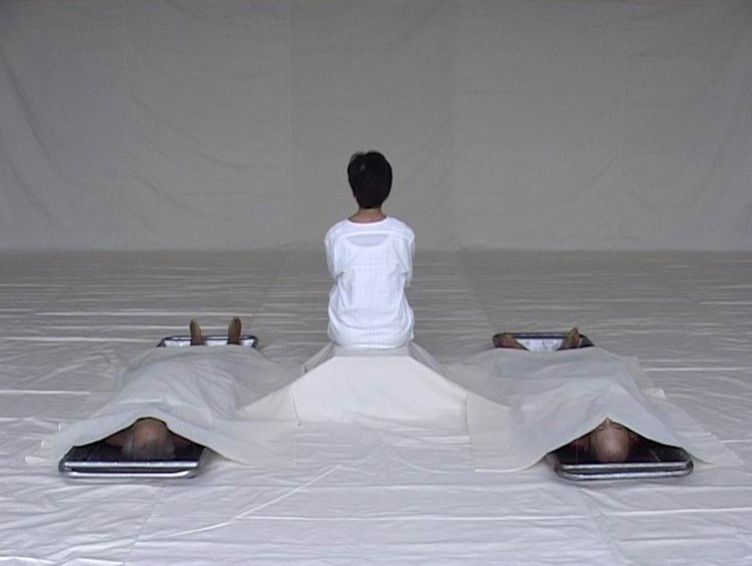 Araya Rasdjarmrearnsook, "Conversation", Videostill Araya Rasdjarmrearnsook, "Conversation", Videostill