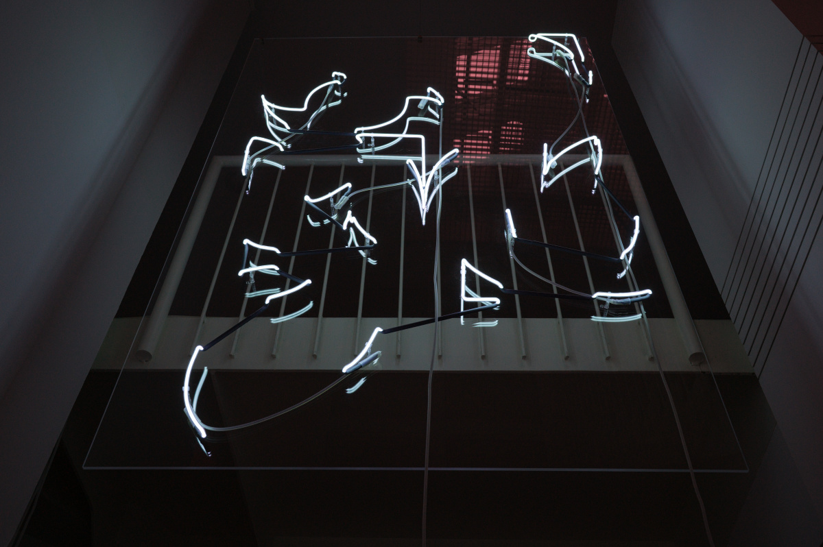 Julien Hübsch: Write about my piece, 2021, Installation mit Neon Julien Hübsch: Write about my piece, 2021, Installation mit Neon