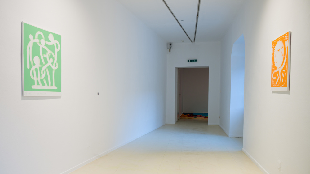 Ausstellungsansicht Gemälde von Eric Schwarz, Our House is on Fire Ausstellungsansicht Gemälde von Eric Schwarz, Our House is on Fire
