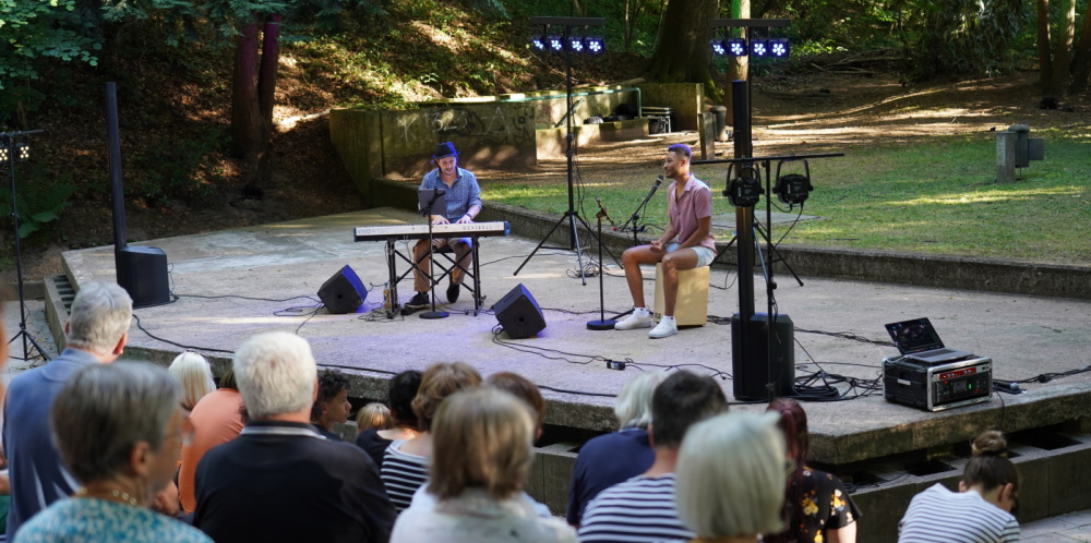 Manuel Krass und Justin Hayo Konzert der Reihe Stadtgalerie Draußen