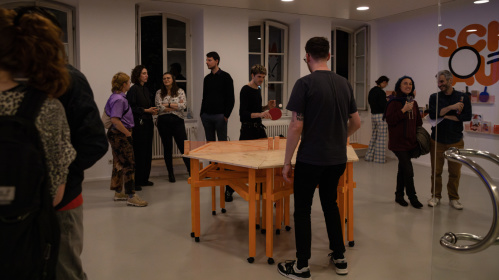 Eröffnung Stadtgalerie Leute spielen Tischtennis