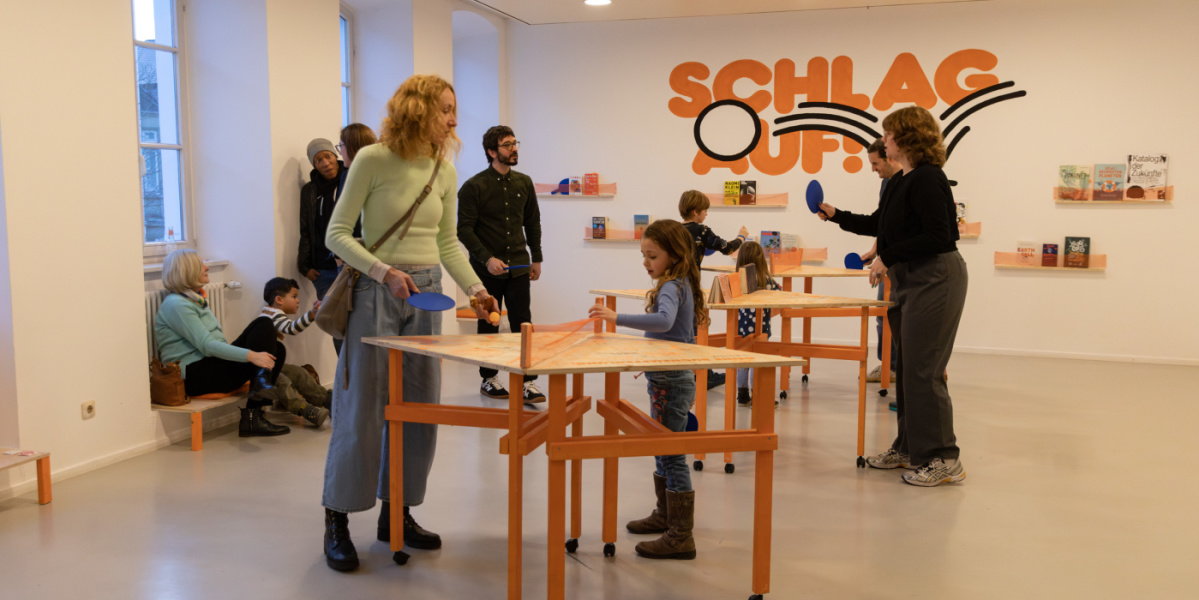 Finissage 28. Januar 24 Menschen spielen Tischtennis