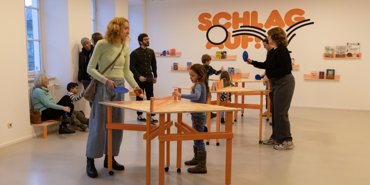Finissage 28. Januar 24 Menschen spielen Tischtennis