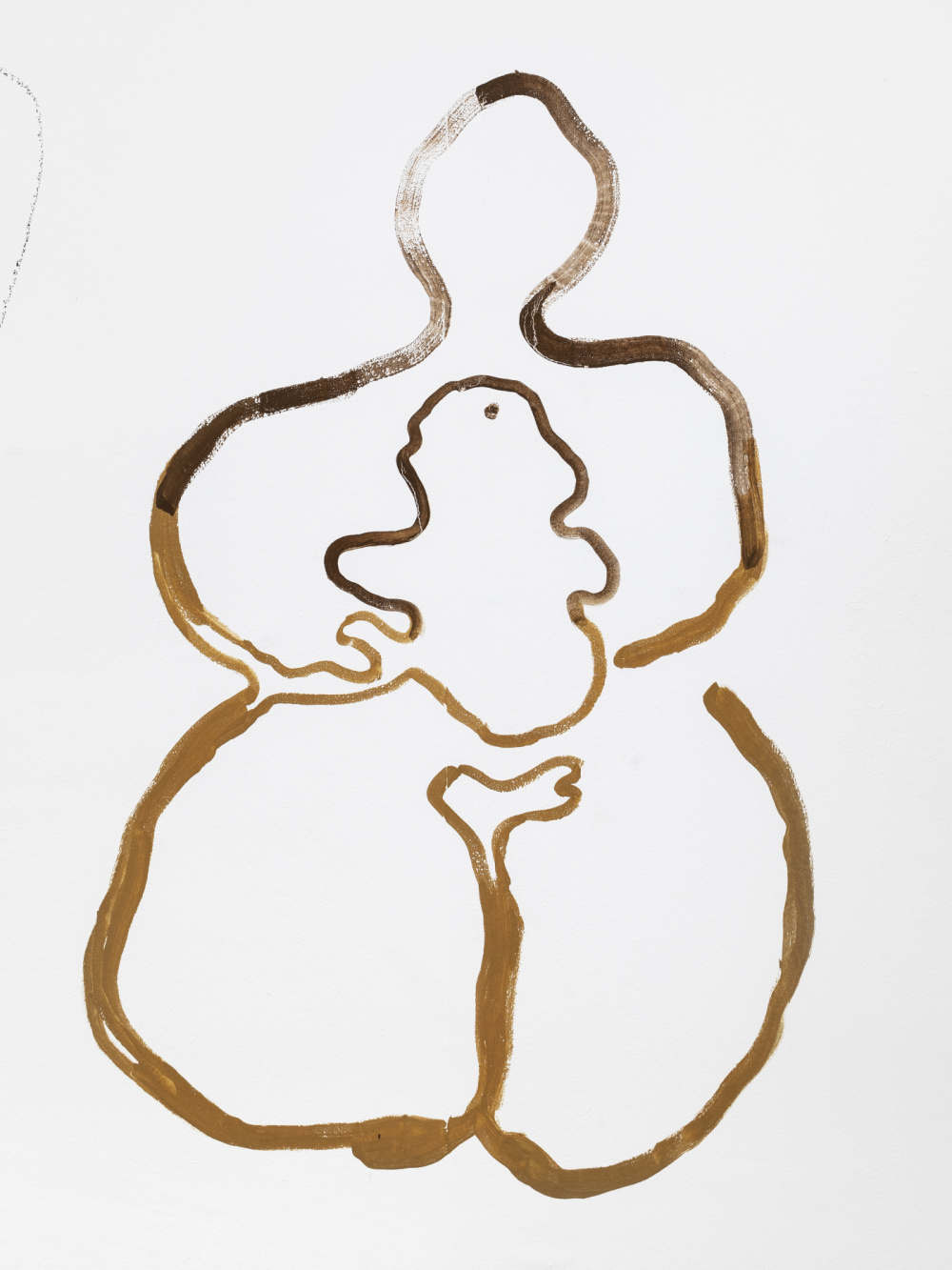 Hamburger Museum für Kunst und Gewerbe, Ausstellungsansicht, Well Beings, Valentina Karga, 2023 Detail einer Wandmalerei: Zeichnung einer Figur in Ockerfarbe